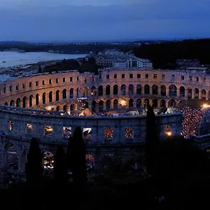 https://penthouse-castropola.pula-hotels.org