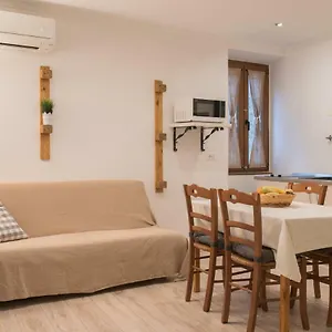 Vale Apartment
